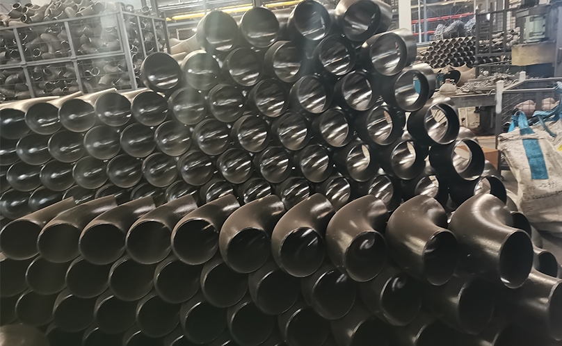 تطبيقات التركيبات الفولاذية في صناعة النفط والغاز: تحليل خاص بالصناعة