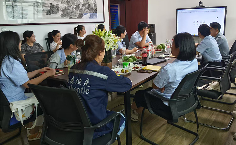 التركيز على الجودة · الخدمة المهنية · الابتكار المستمر