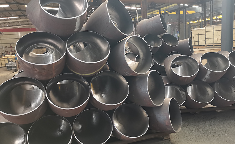 ما هو الفرق بين المرفقين بدون درزات والمرفقين المخيطين